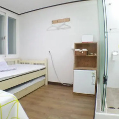 Отель Shinchon Hongdae Guesthouse 2* Стандартный номер с различными типами кроватей фото 10