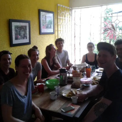 Iguana Hostel Cali питание