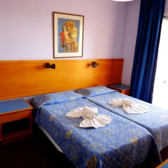 Daphne Hotel Apartments комната для гостей