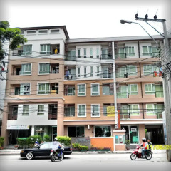 Апартаменты The Nara-ram 3 Suite Boutique Service Apartment Бангкок парковка