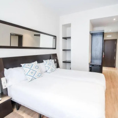 Отель Petit Palace Plaza de la Reina 3* Стандартный номер фото 3