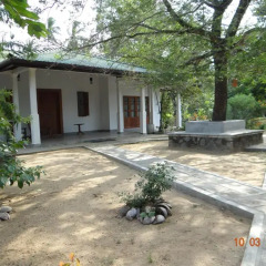 Отель Tissakumbura Holiday Home парковка