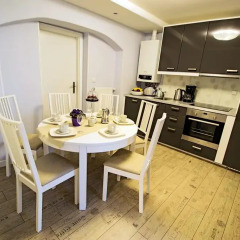 Отель Under The Charles Bridge 3bdr Loft Прага в номере фото 2