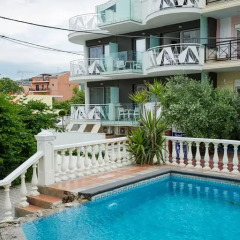 Отель La Boheme Luxury Living бассейн