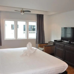 Отель Saladee Gallery Residence 3* Номер Делюкс с различными типами кроватей фото 4