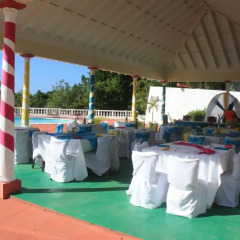 Отель The Crest Conference & Retreat Center