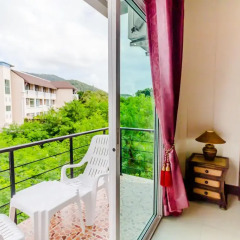 Отель Baan Yuyen Karon Guesthouse 2* Улучшенный номер разные типы кроватей фото 25