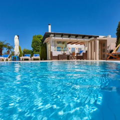 Отель Villa Boutique Residence бассейн