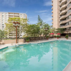 Отель Oakwood Crystal City бассейн