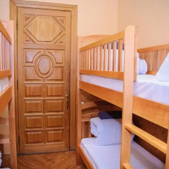 Golden Globus Hostel Кровать в общем номере с двухъярусной кроватью