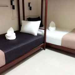 Naturbliss Bangkok Transit Hotel 3* Кровать в мужском общем номере фото 3