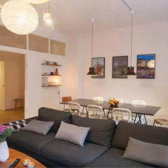 Отель Central 4 bedroom apt. for big groups комната для гостей фото 2