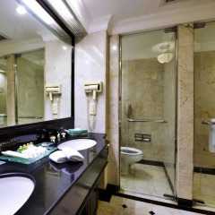 Отель Evergreen Laurel Hotel Bangkok Таиланд, Бангкок - отзывы, цены и фото номеров - забронировать отель Evergreen Laurel Hotel Bangkok онлайн ванная фото 2