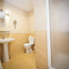 Отель Hostal Avenida Испания, Кониль-де-ла-Фронтера - отзывы, цены и фото номеров - забронировать отель Hostal Avenida онлайн ванная фото 2