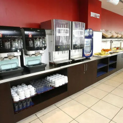 Отель Travelodge Barcelona Poblenou Стандартный номер с различными типами кроватей фото 18