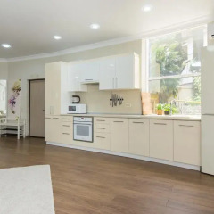 Гостиница Alpha Apartments Voykova в Сочи отзывы, цены и фото номеров - забронировать гостиницу Alpha Apartments Voykova онлайн в номере