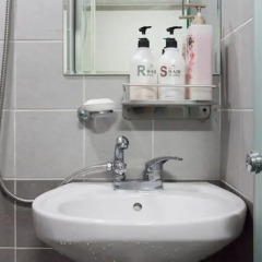 Red Panda Hotel 2* Кровать в мужском общем номере с двухъярусной кроватью