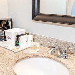 Отель Days Inn by Wyndham Long Beach City Center 2* Стандартный номер с различными типами кроватей фото 6