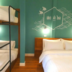 Хостел Siri Poshtel Bangkok Стандартный семейный номер с двуспальной кроватью