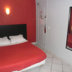 Отель Hipotel Paris Montmartre комната для гостей фото 5