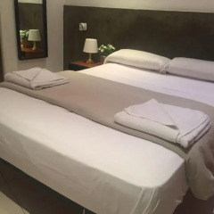 Отель Hostal Mont Thabor Улучшенный номер с различными типами кроватей фото 25