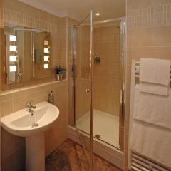 Апартаменты Fountain Court Apartments - EQ2 Апартаменты с различными типами кроватей фото 3