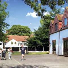 Отель White Rose Country Cottages спортивное сооружение
