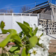 Отель Гостевой Дом Lusya B&B Армения, Ехегнадзор - 1 отзыв об отеле, цены и фото номеров - забронировать отель Гостевой Дом Lusya B&B онлайн бассейн