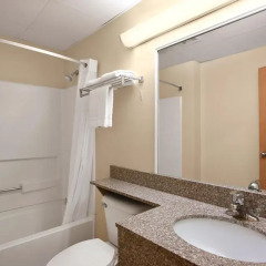 Отель Days Inn Colchester/Burlington 2* Стандартный номер с различными типами кроватей фото 5