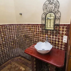 Отель Funky Fes Hostel Марокко, Фес - отзывы, цены и фото номеров - забронировать отель Funky Fes Hostel онлайн ванная