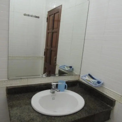 Van Nam Hotel Халонг ванная