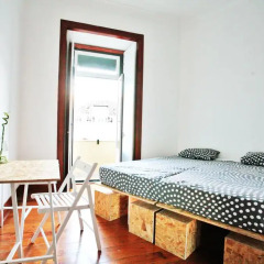Liv'in Lisbon Hostel Стандартный номер с двуспальной кроватью (общая ванная комната) фото 9