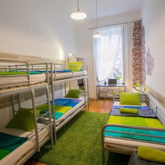 Friends Hostel and Apartments Budapest Кровать в женском общем номере с двухъярусной кроватью фото 3