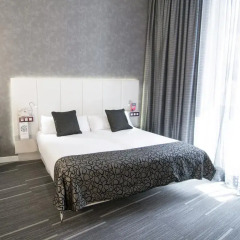 Отель Petit Palace Santa Bárbara 4* Апартаменты с различными типами кроватей