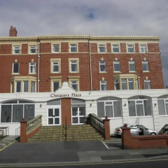 Chequers Plaza Hotel парковка