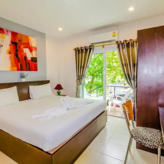 Отель Baan Yuyen Karon Guesthouse 2* Улучшенный номер разные типы кроватей фото 18