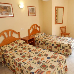 Отель Apartamentos Avenida Испания, Пляж Леванте - отзывы, цены и фото номеров - забронировать отель Apartamentos Avenida онлайн комната для гостей фото 2