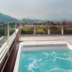 Отель Radisson Blu Majestic Hotel Galzignano Италия, Региональный парк Colli Euganei - отзывы, цены и фото номеров - забронировать отель Radisson Blu Majestic Hotel Galzignano онлайн бассейн