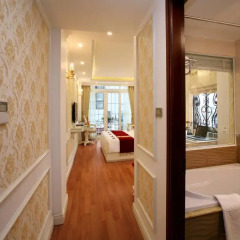 Отель Hanoi Guest House Royal 3* Представительский номер с различными типами кроватей фото 7