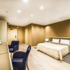 Гостиница Брайтон 4* Улучшенный номер с двуспальной кроватью фото 3