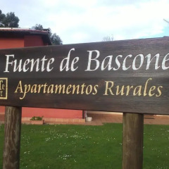 Отель Apartamentos Rurales La Fuente de Báscones