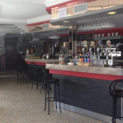 Отель Hostal Salones Victoria гостиничный бар