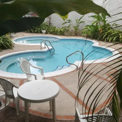 Отель Caribe Hideaway бассейн