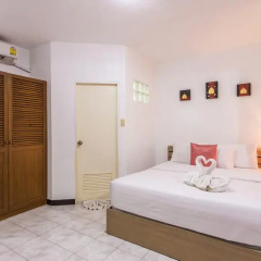 Отель Karon Sunshine Guesthouse & Bar детские мероприятия фото 2