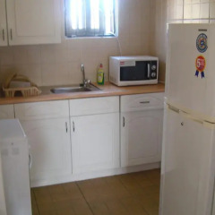 Отель T.N. Hospitality Self Catering Budget Apt. - Osu в номере фото 2