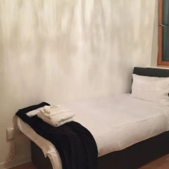 Апартаменты City Center Financial District Three Bedroom Duplex Apartment комната для гостей фото 2