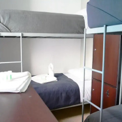 Отель Hostal Be Condesa Кровать в мужском общем номере