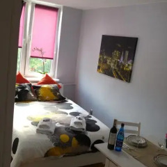 Отель AdMatch Niepodleglosci Rooms Metro Стандартный номер фото 4