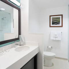 Отель Courtyard by Marriott Kingston, Jamaica 3* Стандартный номер с различными типами кроватей фото 2