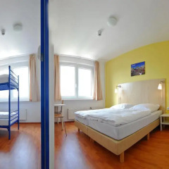 Отель a&o Berlin Mitte 2* Стандартный номер с 2 отдельными кроватями